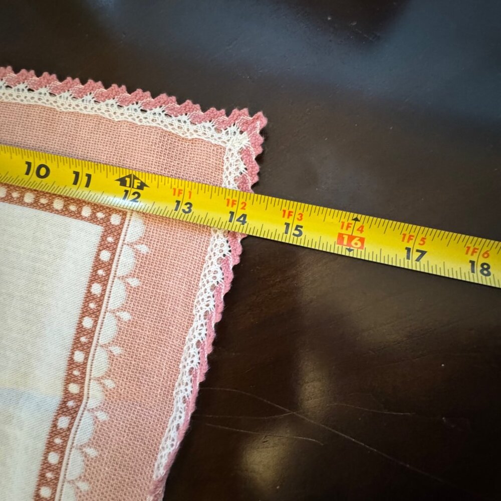 VTG Floral Lace Table Runner Pink & White Floral Designs Scalloped Edges Lace Tr - Picture 10 of 12